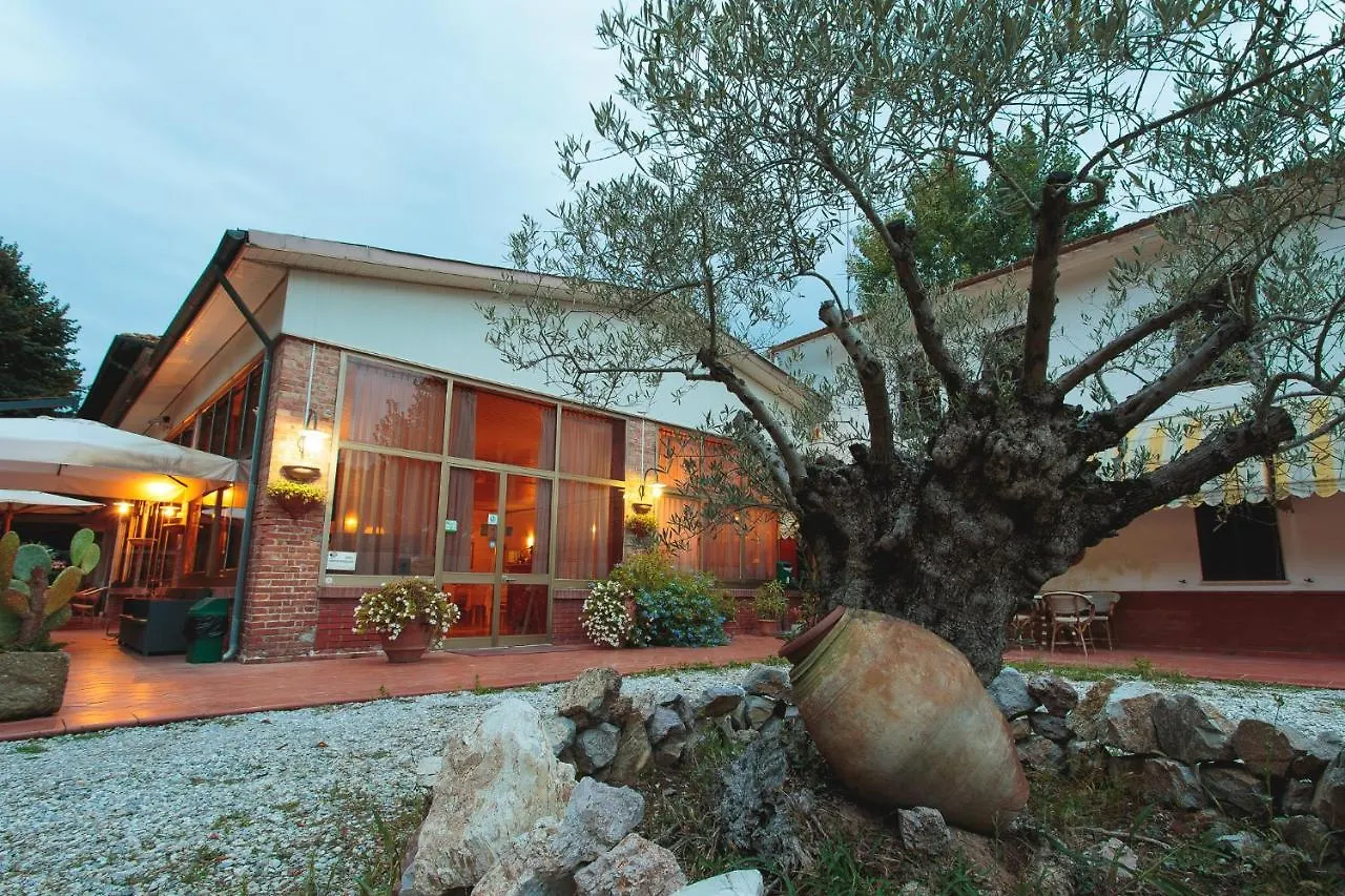 Hotel Giuly Torre del Lago Puccini 0*,  Italy